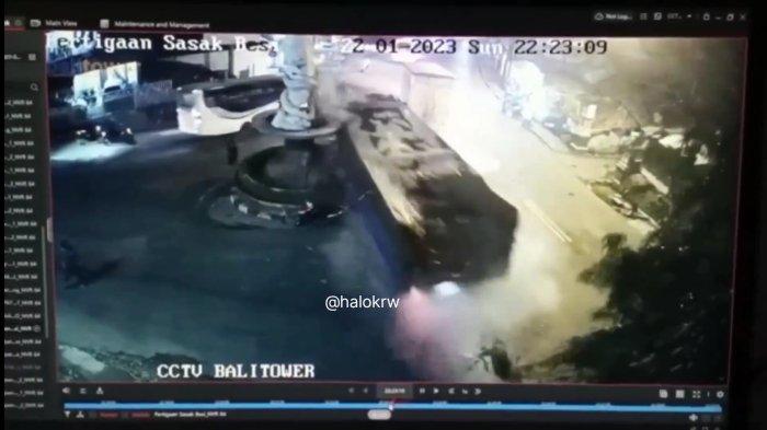 Patung Bima di Purwakarta Ambruk Setelah Ditabrak Truk yang Mengalami Rem Blong