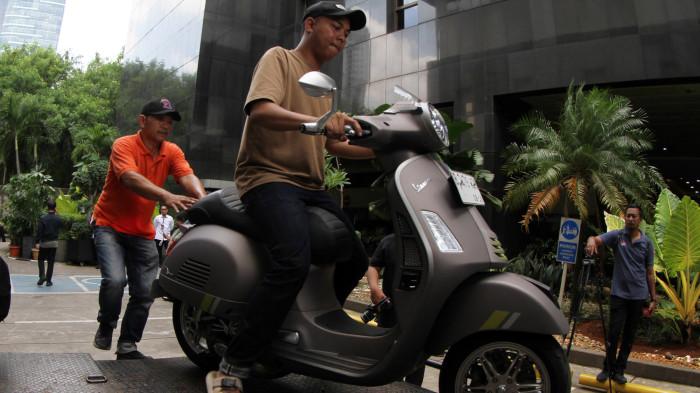 Foto-foto 32 Kendaraan Sitaan Kasus Eks Wamenaker Noel Dipindahkan KPK - sejumlah-mobil.jpg