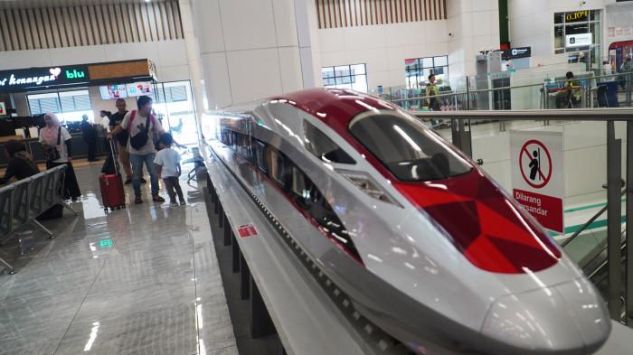 Foto-foto RI dan China Sepakat Restrukturisasi Utang Kereta Cepat Whoosh - sempat-menuai.jpg