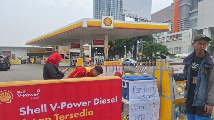 Stok BBM Langka, Pegawai SPBU Shell Bekasi kini Dagang Kopi dan Makanan ...