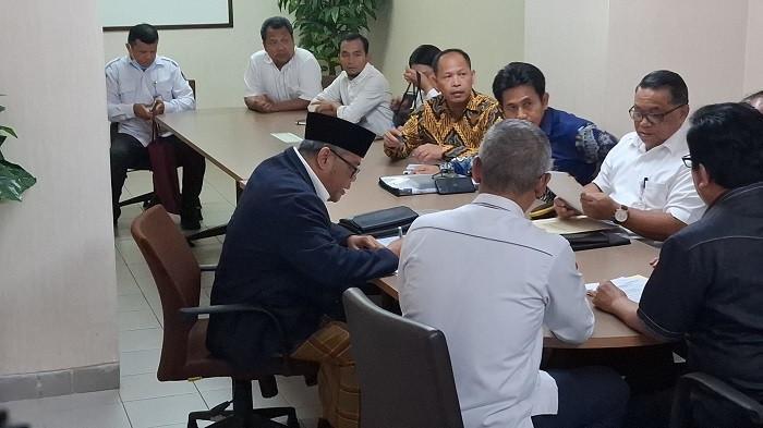 GUGATAN IJAZAH GIBRAN - Mediasi gugatan perdata terhadap Gibran Rakabuming Raka senilai Rp125 triliun di Pengadilan Negeri Jakarta Pusat, Senin (6/10/2025). Kuasa hukum Gibran Rakabumingraka, Dadang Herli Saputra mengatakan, Gibran kembali tak hadir lantaran telah memberikan surat kuasa.