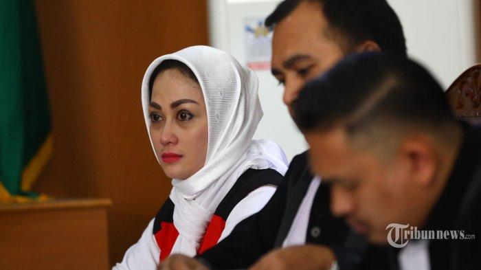 Pedangdut Sisca Dewi menjalani sidang kasus dugaan pencemaran nama baik, pemerasan, dan perbuatan tidak menyenangka dengan pelapor perwira tinggi Polri Irjen Pol Bambang Sunarwibowo di Pengadilan Negeri Jakarta Selatan, Rabu (21/11/2018). 