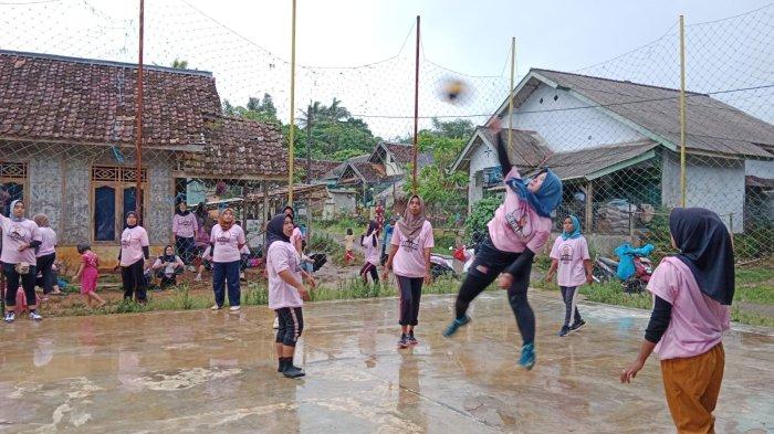 Rangkul Milenial Banten, Sejumlah Relawan Adakan Turnamen Bola Voli Bareng Tim Barakatak
