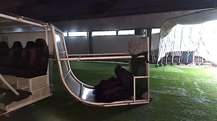 STADION RUSAK - Kondisi atap Tribun Selatan dan VIP Selatan, lalu Tribun Utara dan VIP Utara, hingga atap Tribun VVIP Stadion Indomilk Arena di Jalan Raya Legok, Kelurahan Bojong Nangka, Kecamatan Kelapa Dua, Kabupaten Tangerang, Banten yang porak poranda usai diterpa angin puting beliung, Senin (30/3/2026).