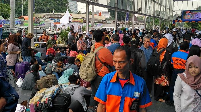 KAI Daop Jakarta Angkut 790.122 Orang Selama Mudik Lebaran 2016