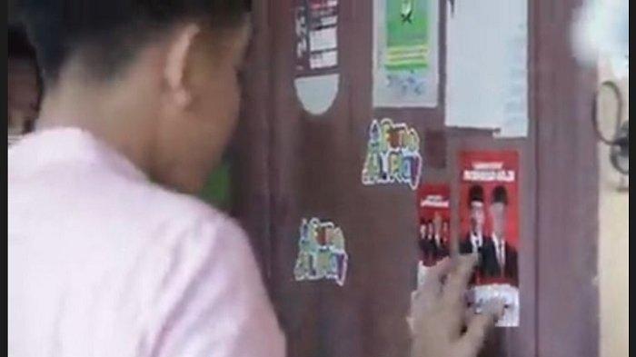 Gibran Blusukan dan Kenalkan Bacaleg PDIP Sekaligus Tempel Stiker Ganjar ke Rumah Warga di Solo
