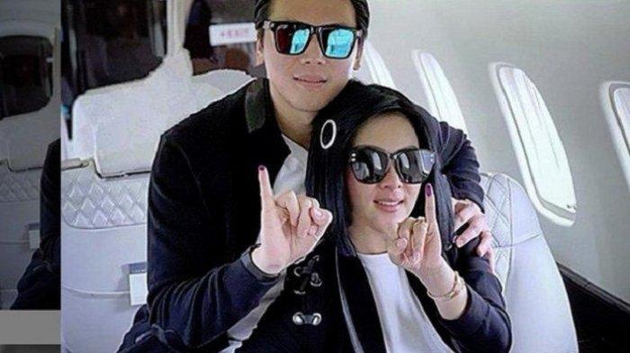 Umbar Kemesraan di Medsos, Ada yang Aneh saat Syahrini dan Reino Barack Peluk Cium di Jet Pribadi