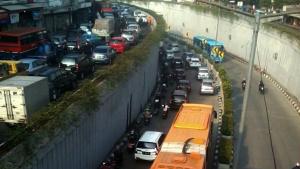 20151119pukul-0815-wib-jalan-letjen-suprapto-menuju-senen-macet-total_20151119_084543.jpg