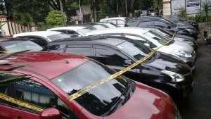 20180207polisi-ungkap-kasus-penggelapan-mobil-di-tangerang-selatan1_20180207_201352.jpg