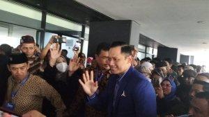 AHY-mengucapkan-selamat-kepada-Anies-Baswedan-yang-berulang-tahun-hari-ini-Minggu-752023.jpg