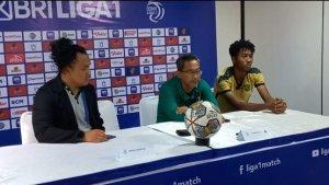 Aji-Santoso-tengah-beri-keterangan-pers-jelang-laga-kontra-Arema-FC.jpg