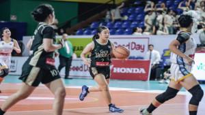Aksi-pemain-tim-basket-SMA-Santa-Ursula-jersey-hijau.jpg