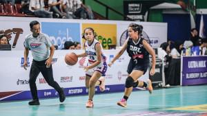 Aksi-salah-satu-pemain-basket-SMAN-3-Teladan.jpg