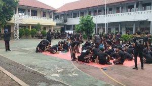 Aktivitas-di-SMAN-6-Depok-usai-pencopotan-kepala-sekolah-Jumat-2122025.jpg