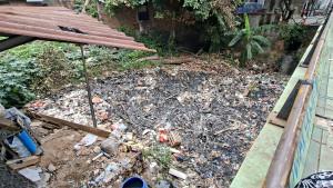 Aliran-Kali-Baru-di-kawasan-Jalan-Kali-Baru-Timur-Kota-Bekasi-dipenuhi-sampah-Selasa-1692025.jpg