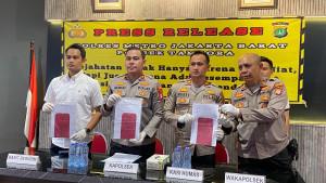 Anggota-Reskrim-Polsek-Tambora-ungkap-kasus-penipuan-modus-jual-beli-furniture.jpg