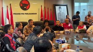 Aplikator-dan-pengemudi-ojek-online-ojol-dipertemukan-dalam-FGD.jpg