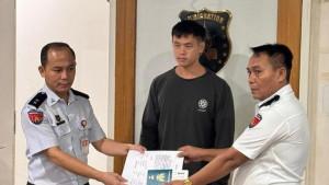 Arnold-Putra-yang-sempat-ditahan-otoritas-Myanmar-tiba-di-Indonesia.jpg