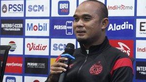 Asisten-Pelatih-Persija-Jakarta-Sopian-Hadi-beri-keterangan-pers-jelang-hadapi-Persib-Bandung.jpg