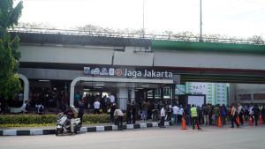 Bekas-Kebakaran.jpgpuing-bekas-kebakaran.jpgmenghadirkan-pajangan.jpgsebuah-kotak-kaca.jpgkaca-berbingkai-biru.jpg