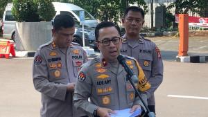 Brigjen-Ade-Ary-Syam-Indradi-kepada-wartawan-di-Mapolda-Metro-Jaya-Jumat-31102025.jpg