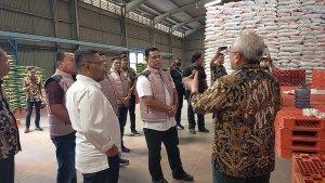 Brigjen-Whisnu-Hermawan-sidak-gudang-beras.jpg