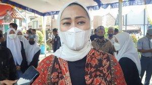 Bupati-Karawang-Cellica-Nurrachadiana-gagal-naik-haji.jpg