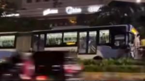 Bus-TransJakarta-hj.jpg