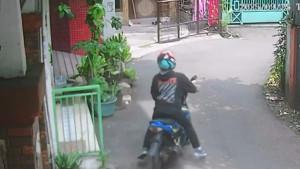 CURANMOR-DI-KOSAN-Momen-3-orang-p.jpg