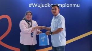 Chief-Operating-Officer-ACC-Devy-Santoso-Jayadi-bersama-Hari-pelaku-usaha-transportasi-asal-Bekasi.jpg