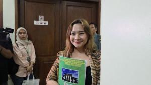 Chikita-Meidy-sebelum-memasuki-ruang-sidang-di-Pengadilan-Agama-Tigaraksa-Selasa-1692025.jpg