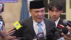 wartakota/DJAMARI-TANGANI-DEMO-Setelah-resmi-dilantik-menjabatMenteri.jpg