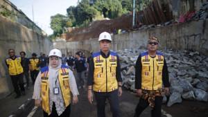 Dedie-Tinjau-Batutulis-2.jpg