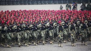 Defile-Pasukan.jpgdan-masyarakat.jpgsukses-membius.jpgmembius-ribuan.jpgberbagai-satuan.jpg