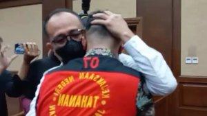Drama-keluarga-terjadi-di-ruang-sidang-PN-Jakarta-Pusat.jpg