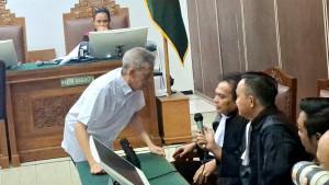 Fariz-RM-ajukan-nota-pembelaan-atau-pledoi-usai-dituntut-enam-tahun-penjara-oleh-JPU.jpg