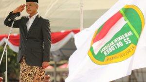 Ganjar-Pranowo-menjadi-inspektur-upacara-Peringatan-Hari-Santri-2022-1.jpg