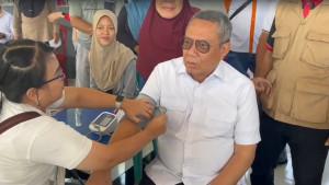 HARI-JANTUNG-SEDUNIA-Wali-Kota-Tangerang-Selatan-Benyamin-Davnie.jpg