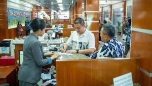 HARI-PELANGGAN-NASIONAL-Ilustrasi-pelayanan-bank.jpg
