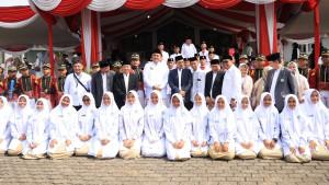 HARI-SANTRI-Bupati-Bogor-Rudy-Susmanto-bersama-para-santri-dan-kiai.jpg