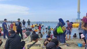 Hari-kedua-Idulfitri-1444-H-Minggu-2342023-pengunjung-Ancol-mencapai-80-ribu-orang.jpg