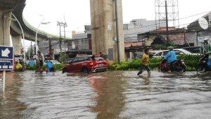 Hujan-deras-kawasan-Jakarta-mengakibatkan-sejumlah-titik-alami-banjir.jpg