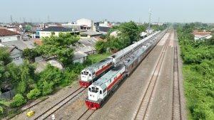 Ilustrasi-Kereta-Api-Jarak-Jauh-KAJJ-2.jpg