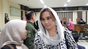 Indriyani-saat-menjadi-saksi-kasus-korupsi-Heverita-Gunaryati-Rahayu-dan-Alwin-Basri.jpg