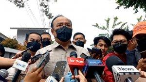 Irjen-Pol-Dedi-Prasetyo-saat-ditemui-di-sekitar-rumah-Irjen-Ferdy-Sambo.jpg