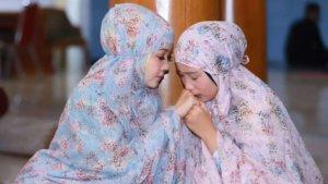 Istri-Ridwan-Kamil-Atalia-Praratya-bersama-putri-bungsunya-Zara.jpg
