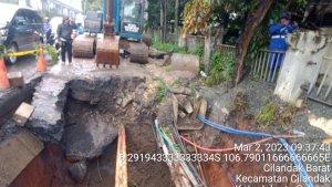 Jalan-RA-Kartini-Jaksel-yang-amblas-karena-gorong-gorong-pecah.jpg
