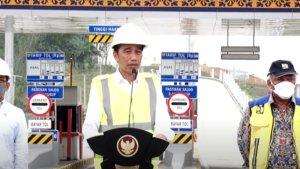 Jokowi-resmikan-Jalan-Tol-Pekanbaru-Padang-Rabu-412023.jpg