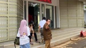 KASUS-KORUPSI-Kades-Cikuda-AS-saaat-mendatangi-Polres-Bogor.jpg