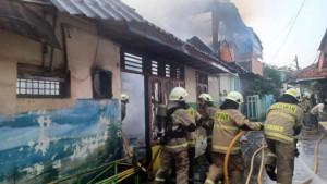 Kebakaran-warung-makan-di-Cilincing-Jakarta-Utara-Senin-2172025.jpg